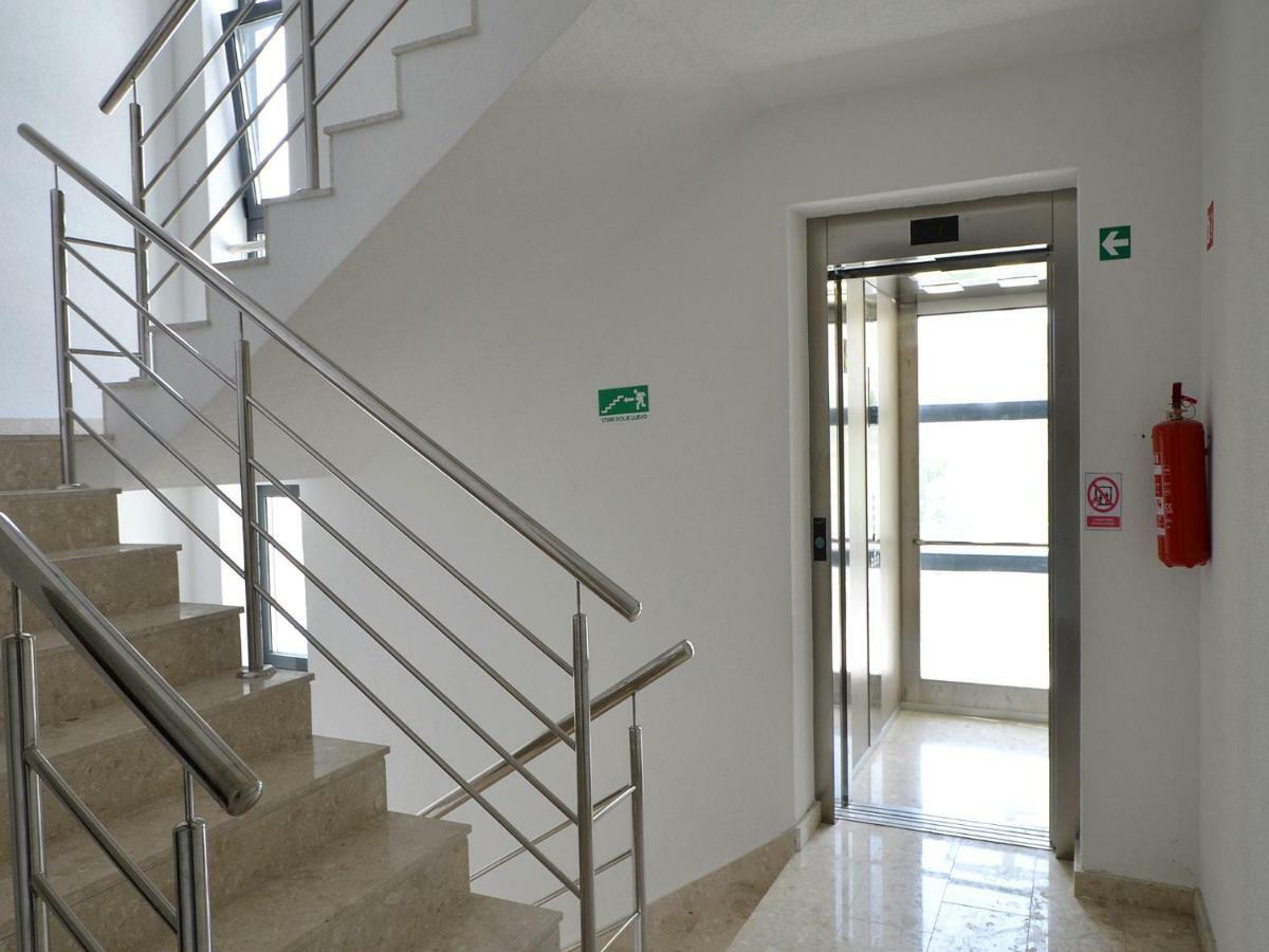 Sunshine Apartment โตรกีร์ ภายนอก รูปภาพ
